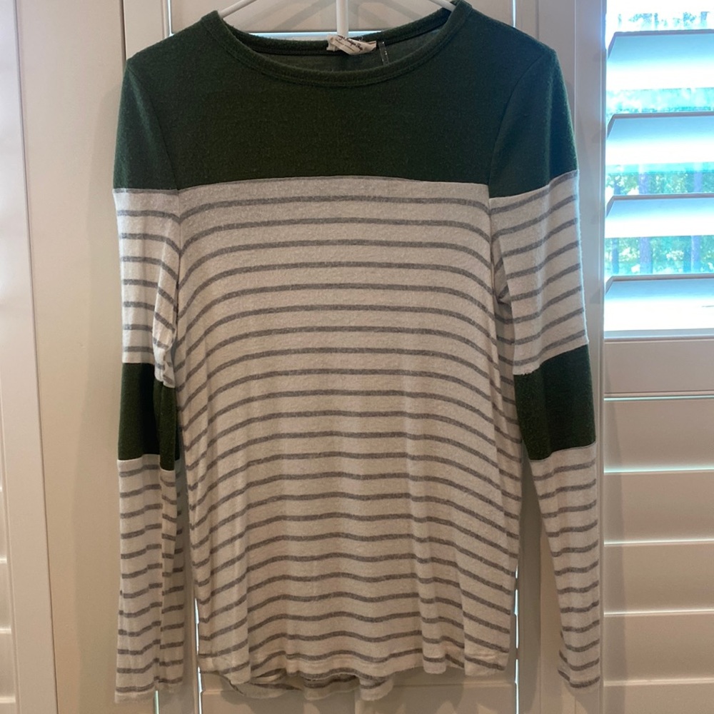 Long sleeve lightweight sweater
